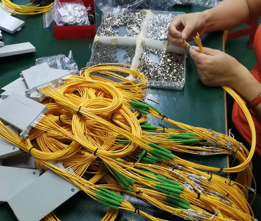 Fixing connectors splitter
