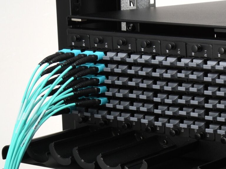 How To Choose The Suitable MPO/MTP Fiber Patch Cable?